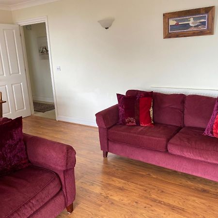 Fantastic Spacious House With Beautiful Panoramic Views Of The Bay Only A Few Minutes Walk From Beach Harbour And Restaurants This House Has 3 Bedrooms 3 Bathrooms And 2 Lovely Sitting Rooms Lyme Regis Eksteriør billede