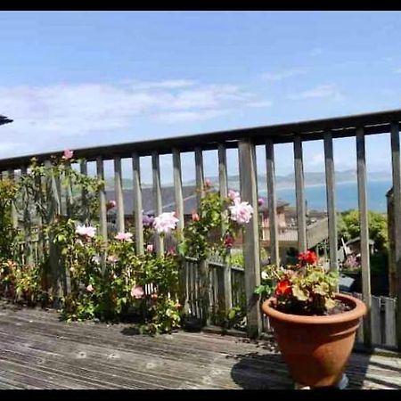 Fantastic Spacious House With Beautiful Panoramic Views Of The Bay Only A Few Minutes Walk From Beach Harbour And Restaurants This House Has 3 Bedrooms 3 Bathrooms And 2 Lovely Sitting Rooms Lyme Regis Eksteriør billede