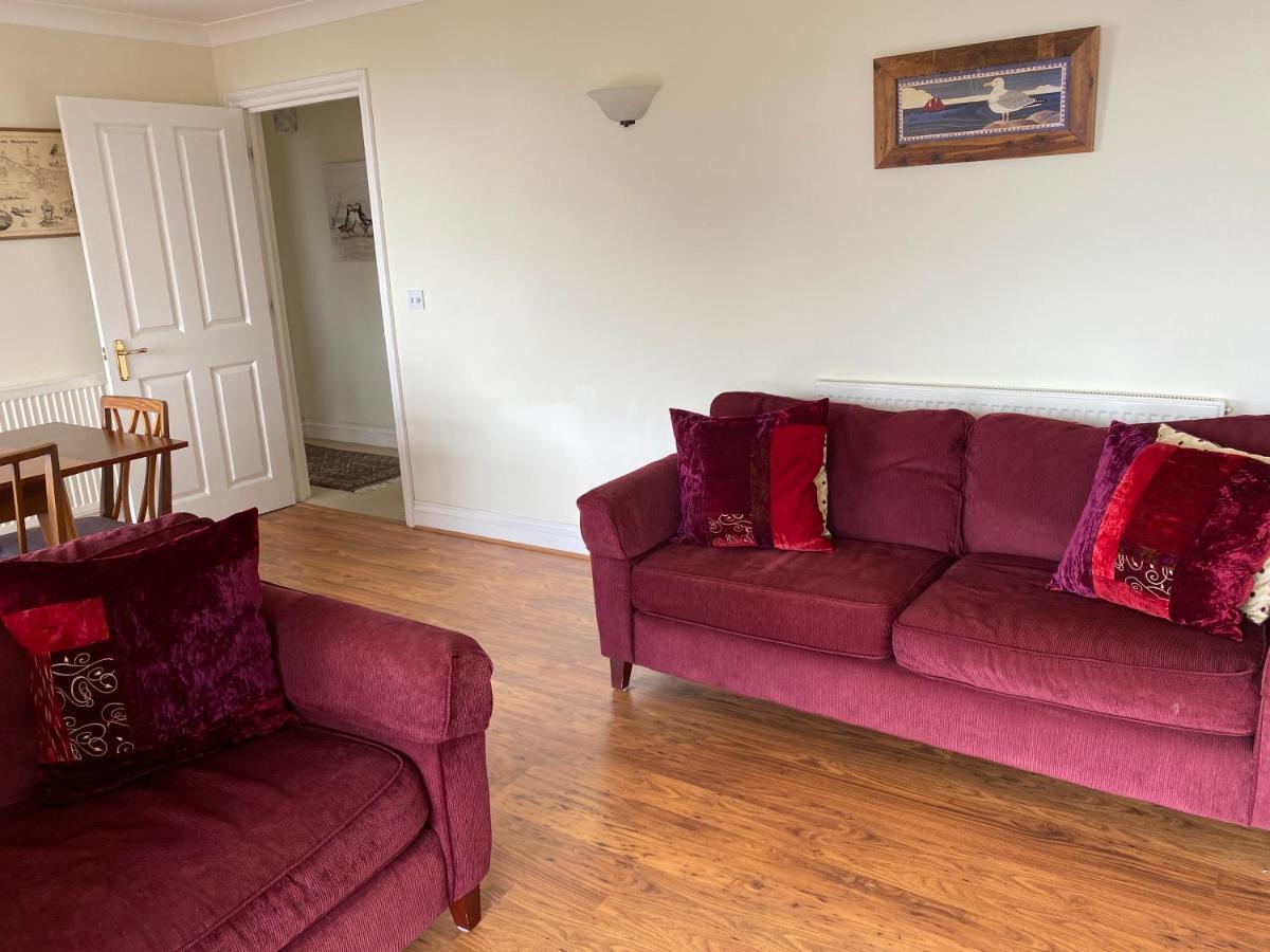 Fantastic Spacious House With Beautiful Panoramic Views Of The Bay Only A Few Minutes Walk From Beach Harbour And Restaurants This House Has 3 Bedrooms 3 Bathrooms And 2 Lovely Sitting Rooms Lyme Regis Eksteriør billede
